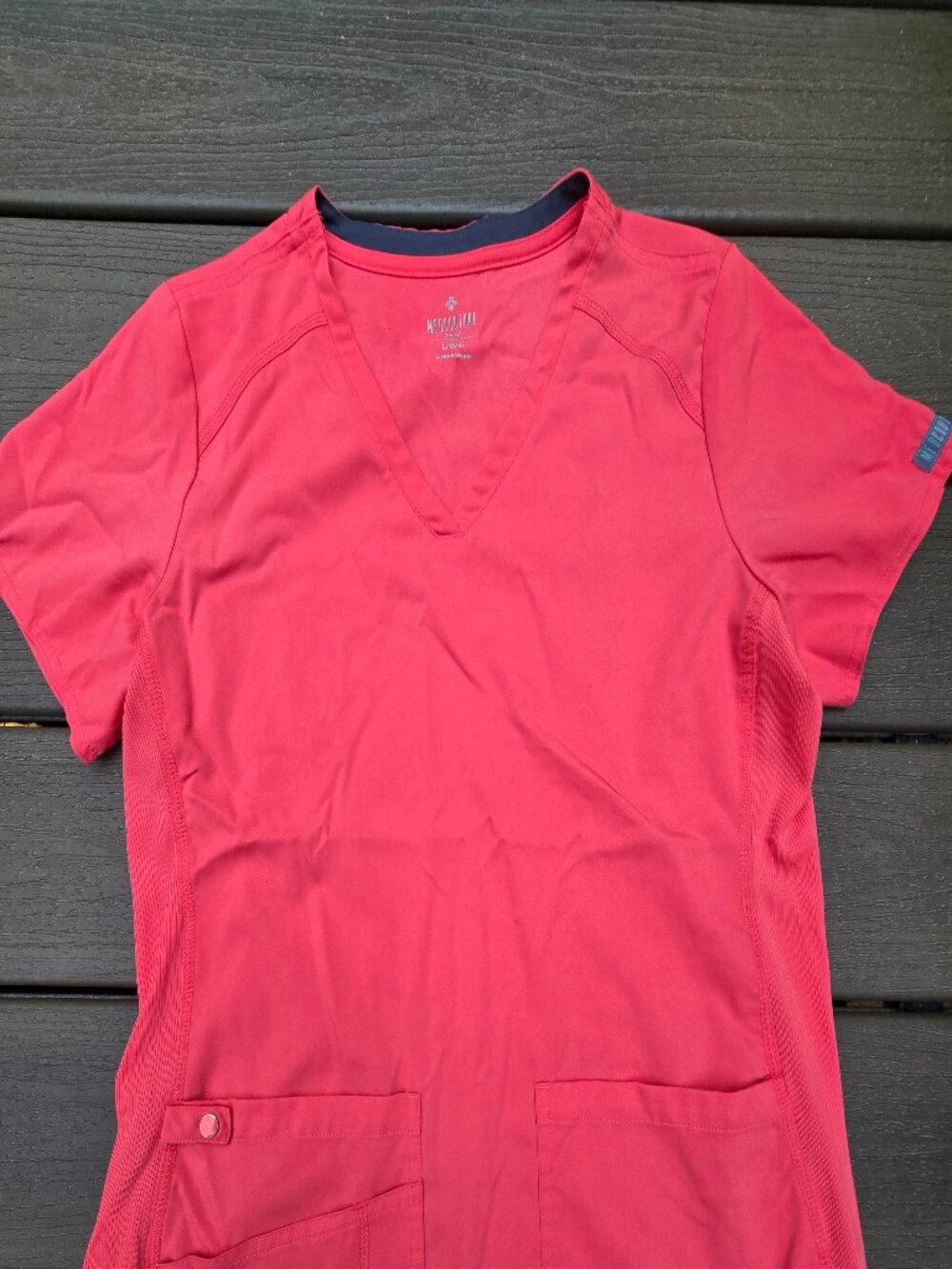 Medcouture, coral scrub top, sz L